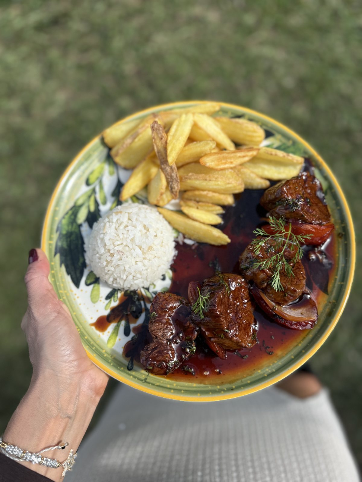 Lomo al trapo con papas y arroz